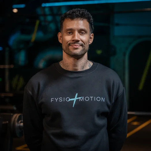 Portret van Darius de Vries, fysiotherapeut bij Fysio & Motion in Wormer.