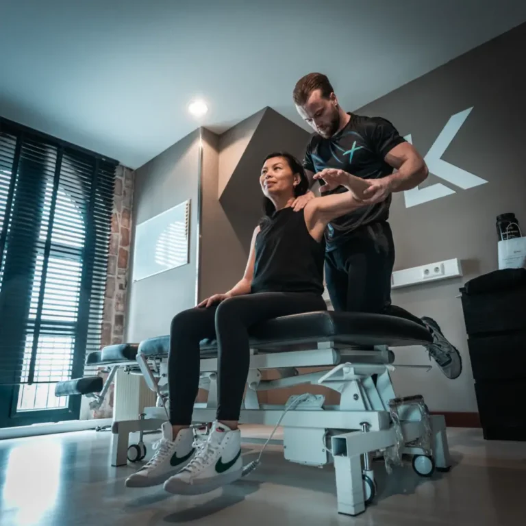 Professionele fysiotherapeutische behandeling en schouderonderzoek bij Fysio & Motion Alkmaar.