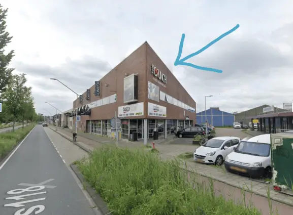 De ingang van de Fysio & Motion praktijk aan de Vlierweg in Amsterdam Noord